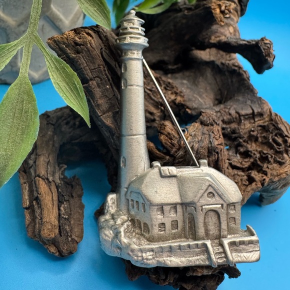 REN Jewelry - REN vintage Fire Island, NY lighthouse brooch, EUC.